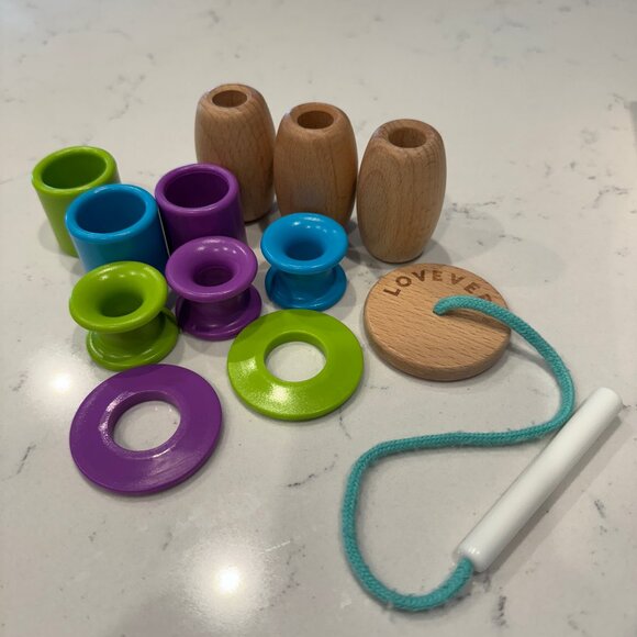 Lovevery Adventurer Threadable Bead Kit - Picture 3 of 5